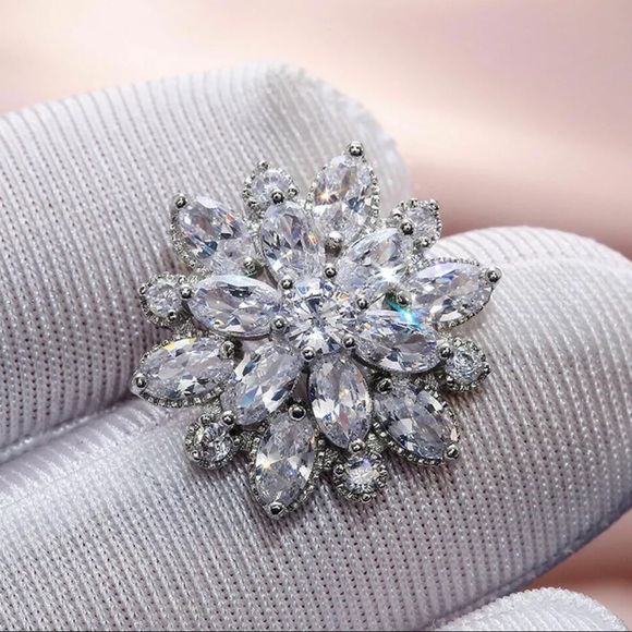 Earrings - Picture 7 of 7